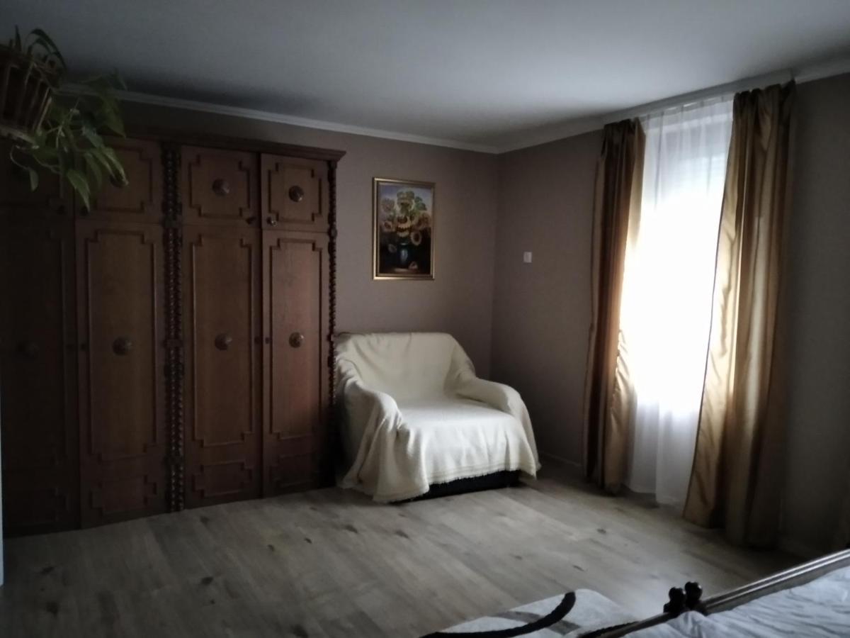 Moezsi Apartman Tolna Eksteriør billede