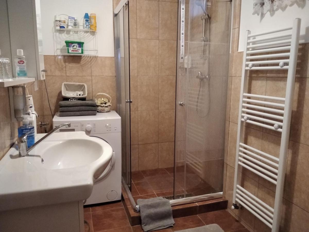 Moezsi Apartman Tolna Eksteriør billede