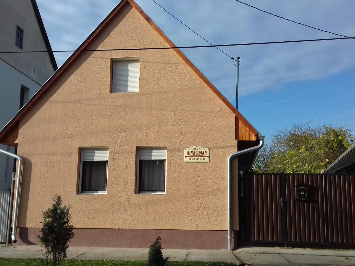 Moezsi Apartman Tolna Eksteriør billede