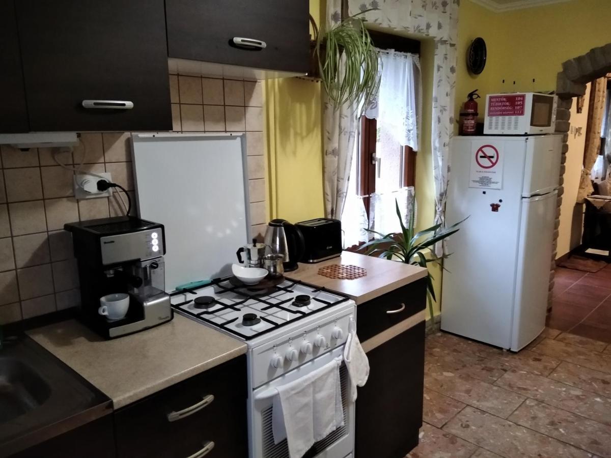 Moezsi Apartman Tolna Eksteriør billede