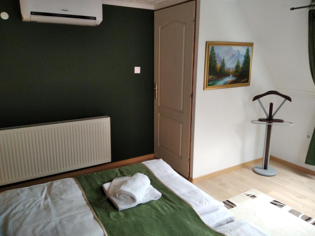 Moezsi Apartman Tolna Eksteriør billede