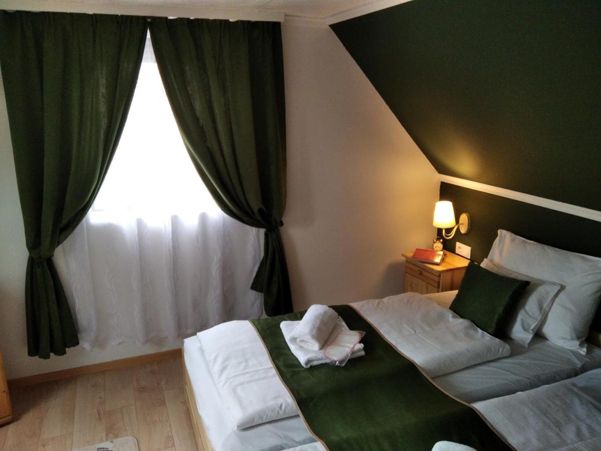Moezsi Apartman Tolna Eksteriør billede